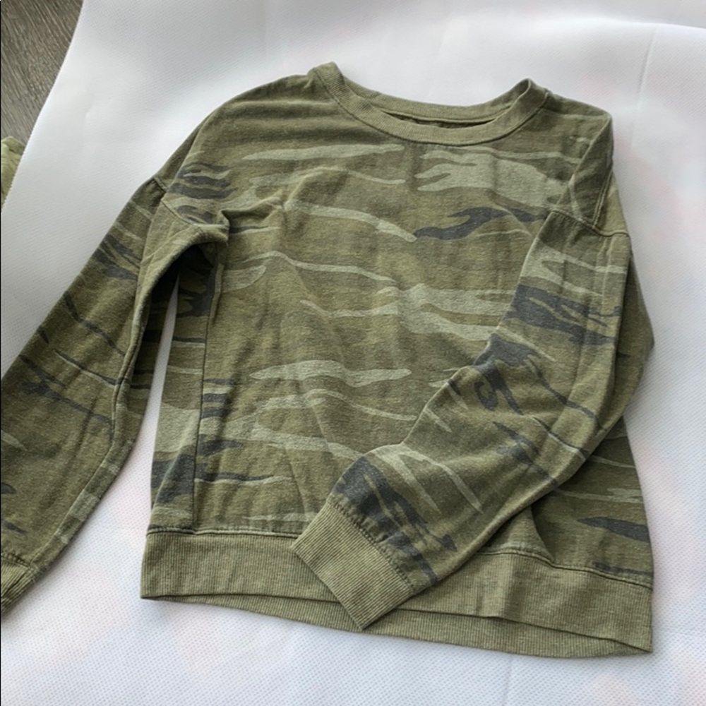 Camo light weight sweater